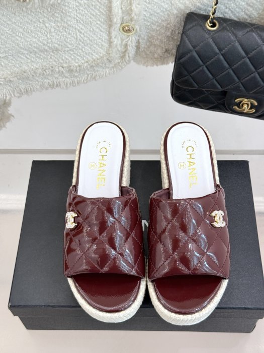 Шлепанцы женские фото 4