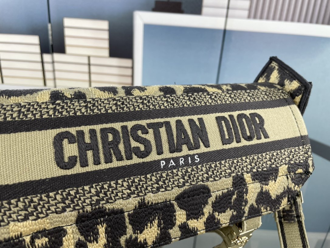 A bag Christian Dior Paris 23 cm фото 5