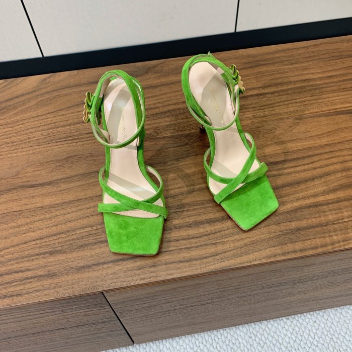 Босоножки фото 5