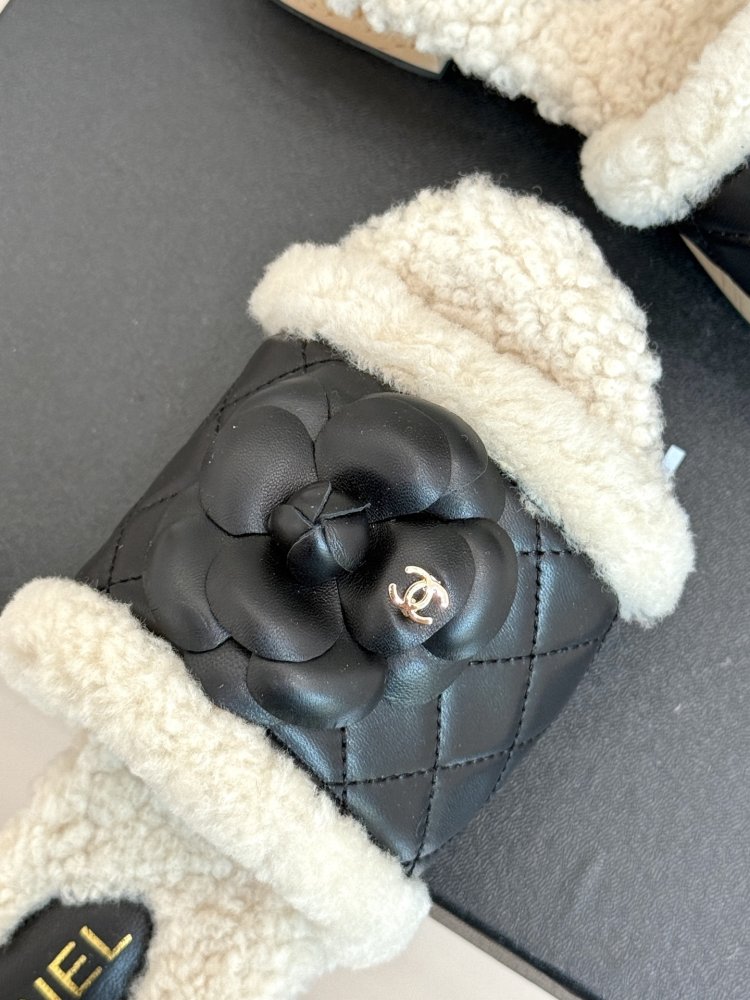 Шлепанцы женские фото 7