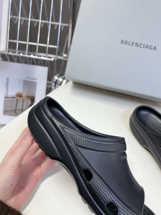 Шлепанцы женские фото 3