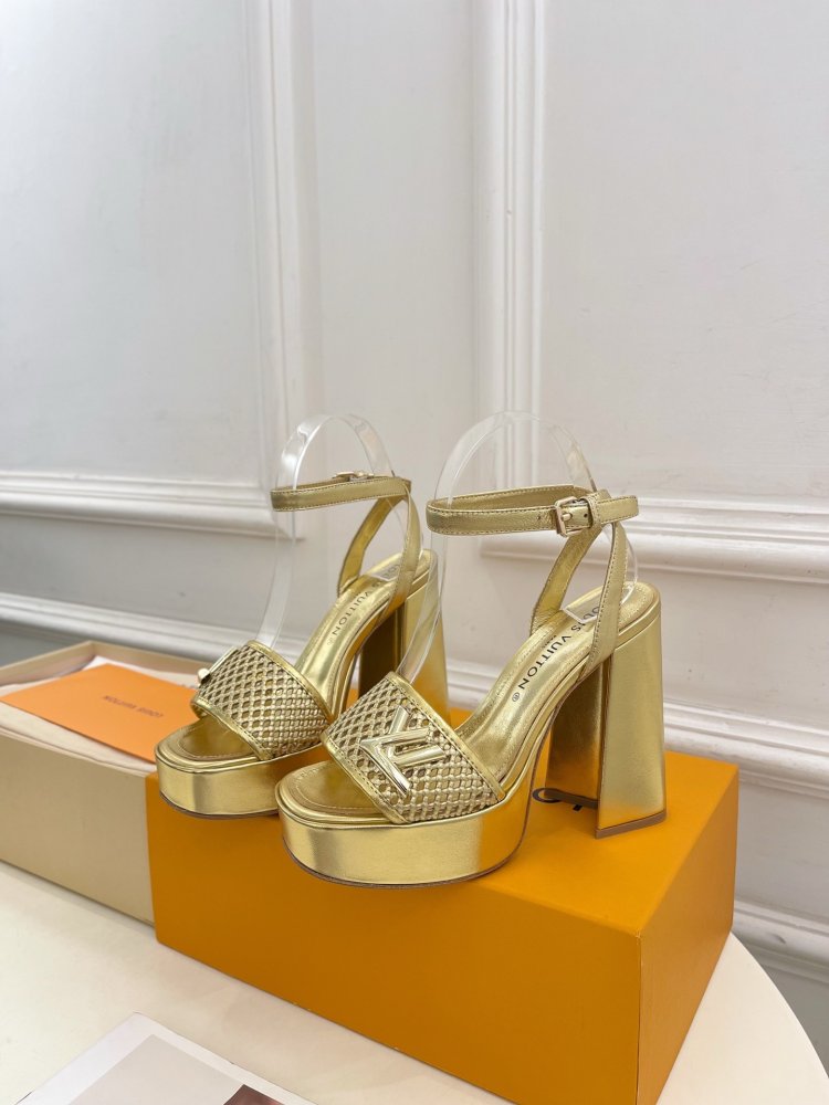 Босоножки фото 3