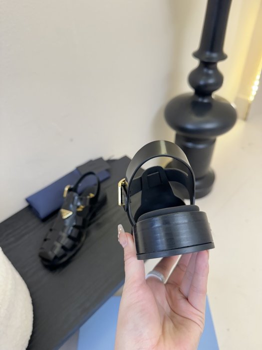 Сандалии женские фото 7