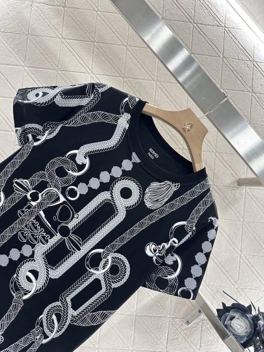 T-shirt women's фото 3