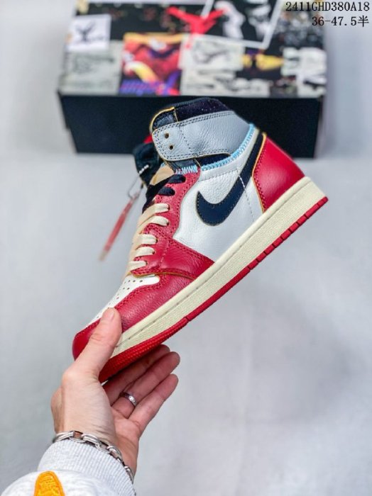 Кроссовки Nike Air Jordan 1 Retro High фото 3