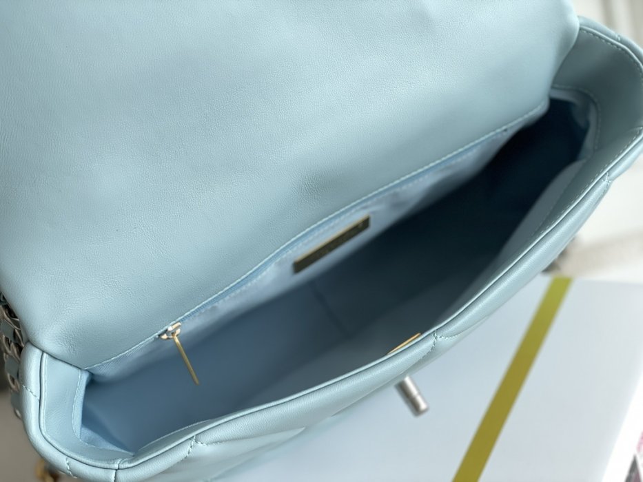 Сумка Chanel C19, светло-голубая, двухцветная фурнитура Series 30 фото 8