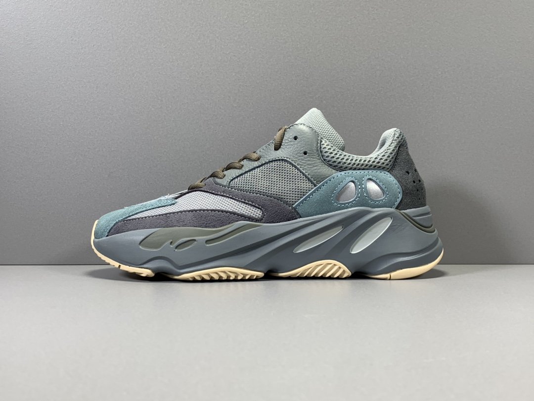 Кроссовки YEEZY 700 BOOST TEABLU