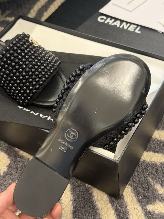 Шлепанцы женские фото 8