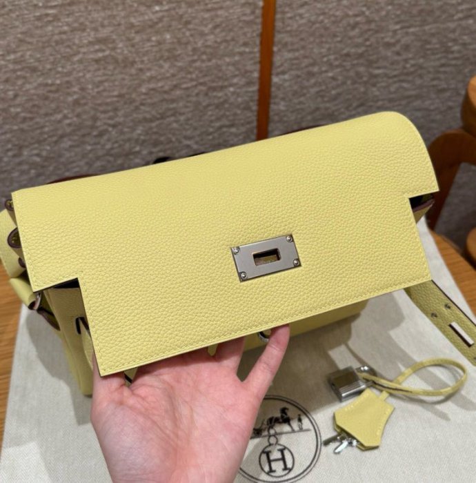 Сумка KELLY MESSENGER JAUNE POUSSIN в коже Togo 24 см фото 7