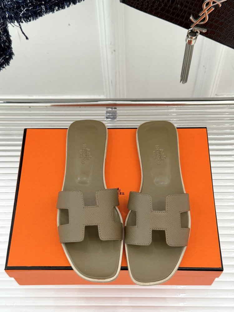 Шлепанцы женские фото 4