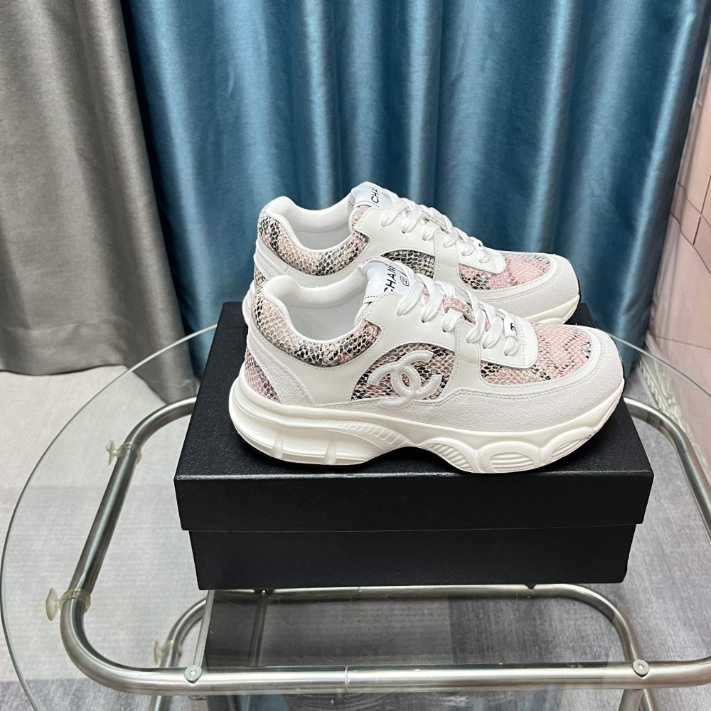 Кроссовки женские