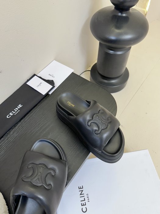 Шлепанцы женские фото 4