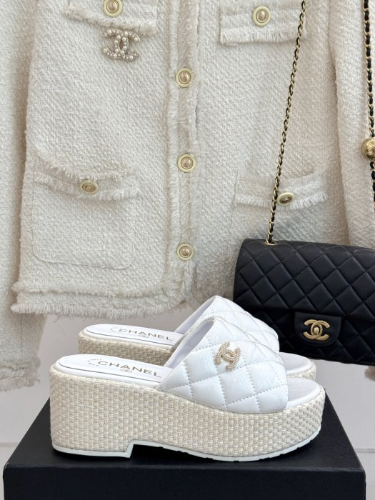 Шлепанцы женские