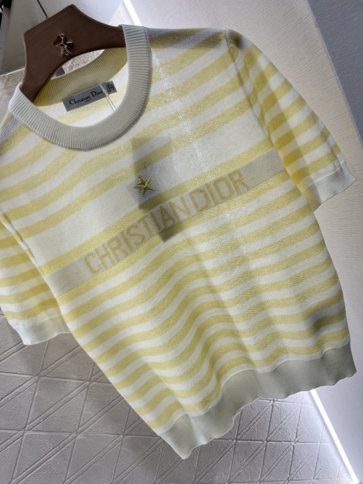 T-shirt women's фото 5