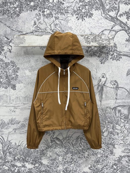 Куртка жіноча