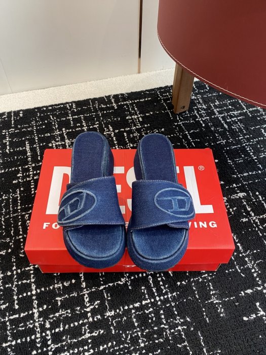 Шльопанці жіночі