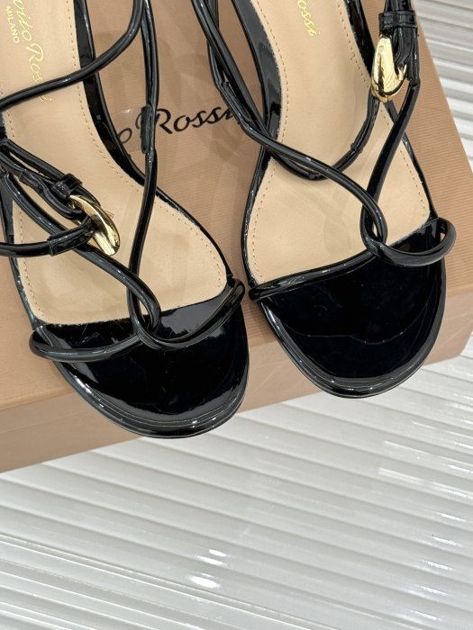 Sandals on stud фото 7