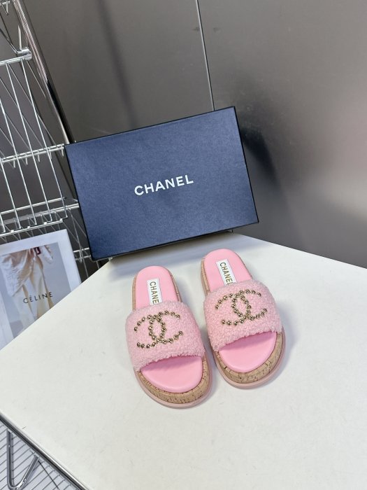 Шльопанці жіночі