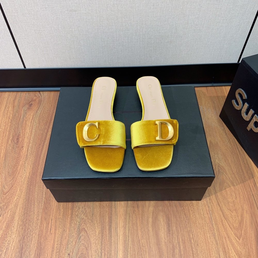 Шлепанцы женские фото 5