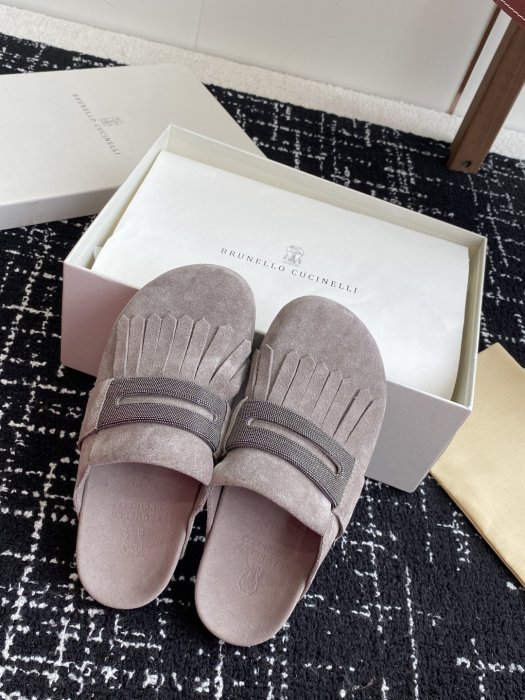 Шлепанцы фото 4