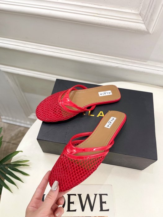 Шлепанцы женские фото 3