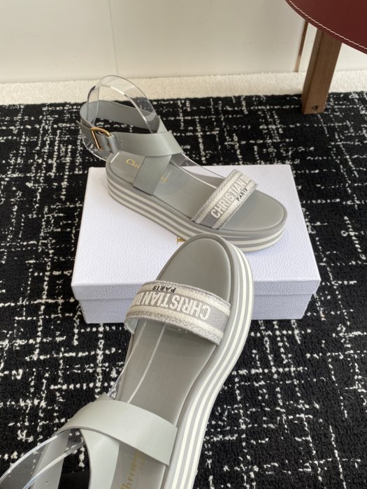 Босоножки фото 6