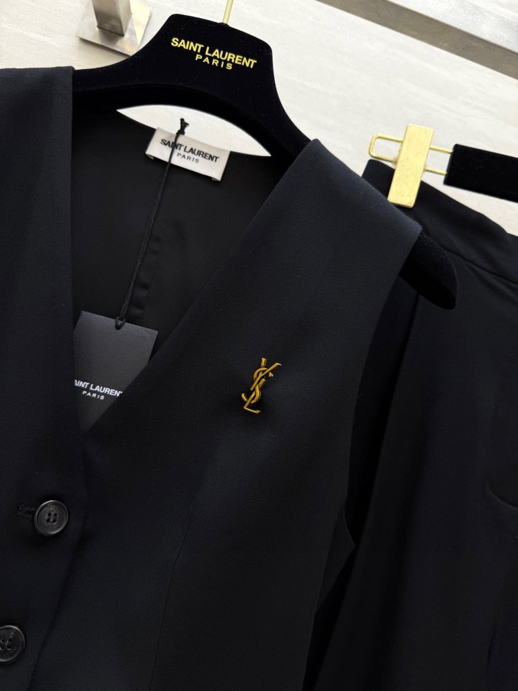 Костюм вовняний жіночий фото 3