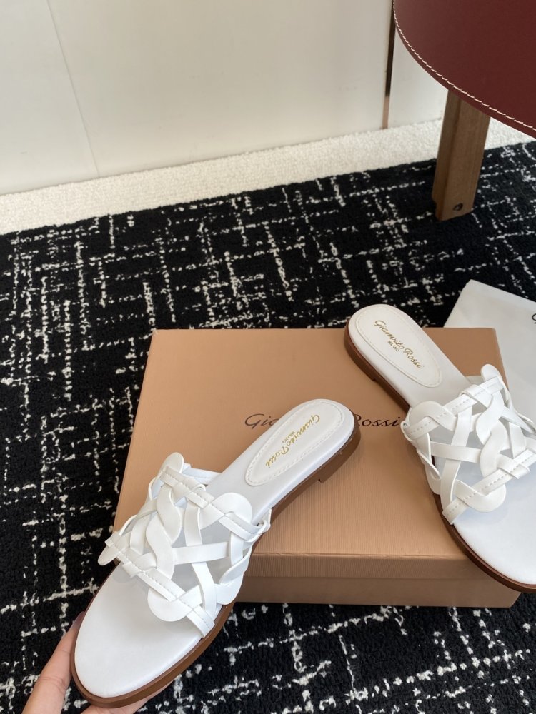 Шльопанці жіночі фото 7