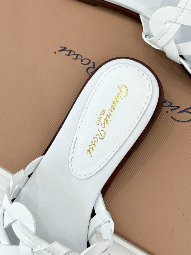 Шльопанці жіночі фото 8