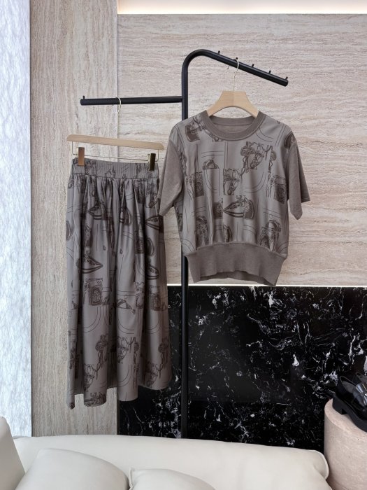 Костюм женский