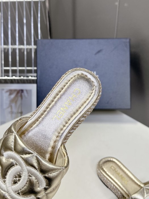 Шлепанцы фото 7