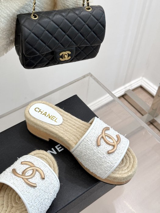 Шлепанцы женские фото 5