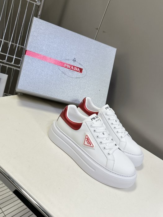 Кроссовки женские фото 3