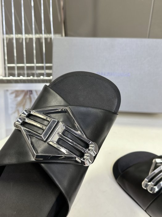 Шлепанцы фото 7