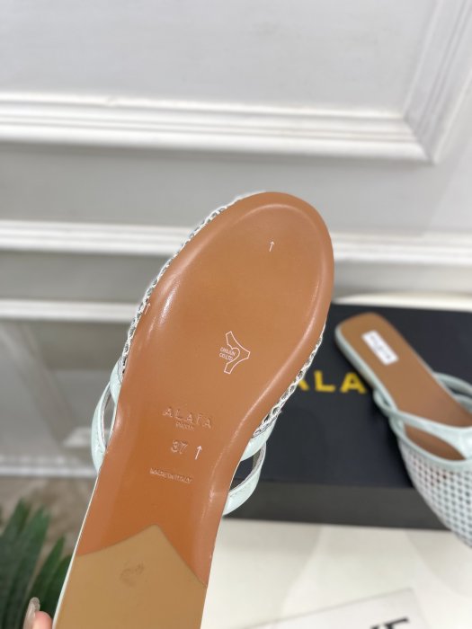 Шлепанцы женские фото 9