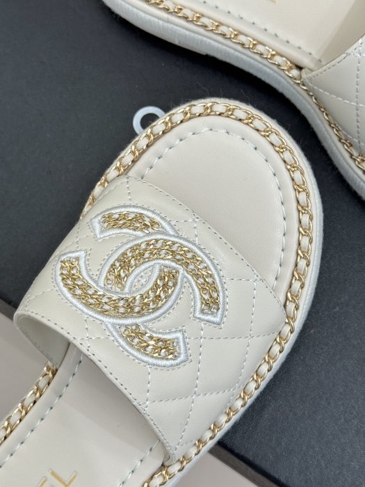 Шлепанцы женские фото 7