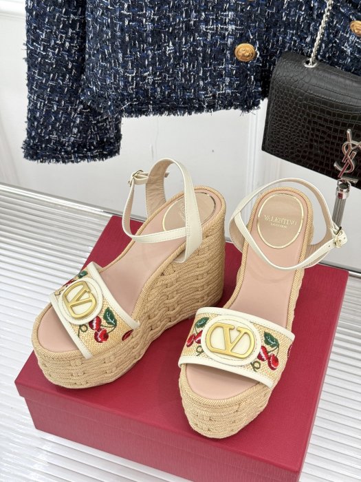 Босоножки фото 2