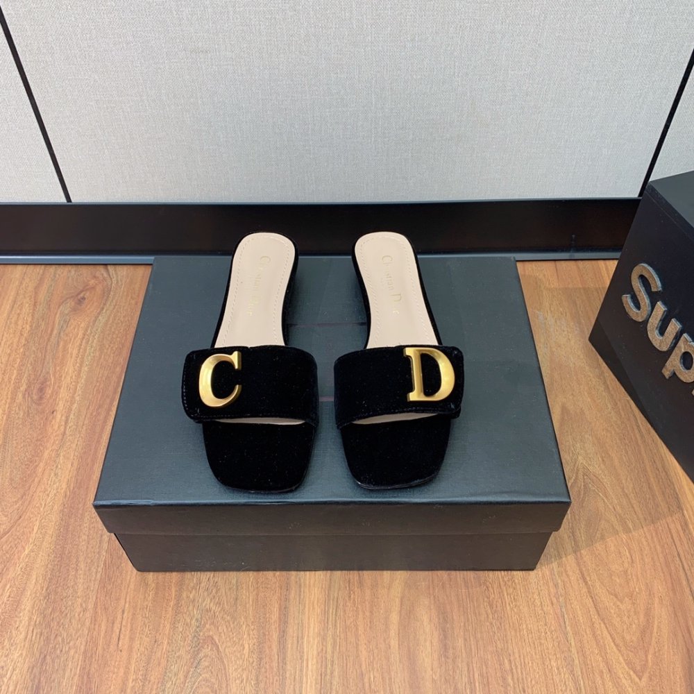 Шлепанцы женские