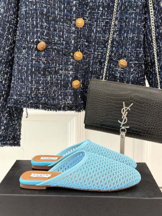 Шлепанцы женские фото 6