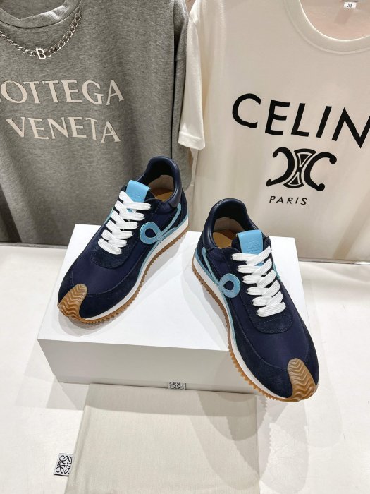 Кроссовки женские фото 2