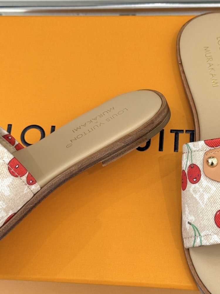 Шлепанцы женские фото 6