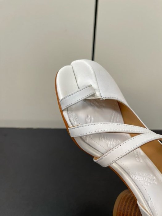 Shoes women's from bifurcated the toe фото 3