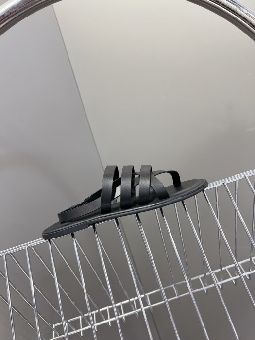 Шлепанцы фото 5