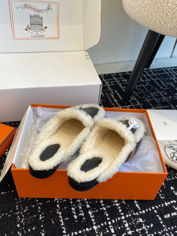 Slippers women's on fur winter фото 2