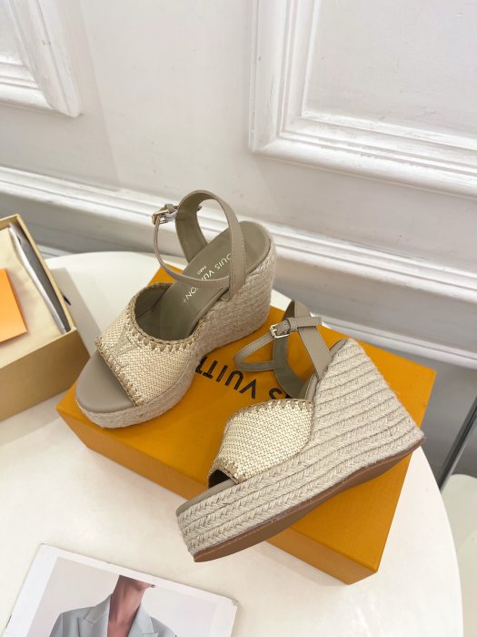 Босоножки фото 3