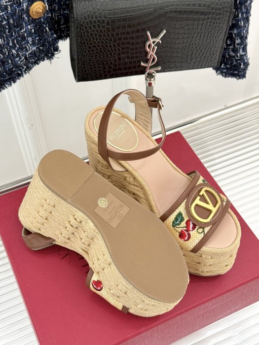 Босоножки фото 9