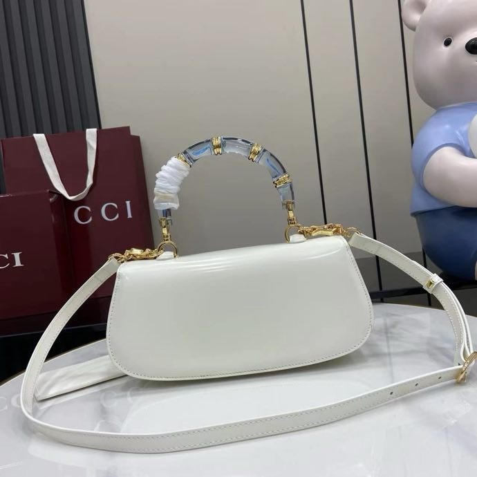 Сумка кожаная Gucci Bamboo Diva 26 см фото 3