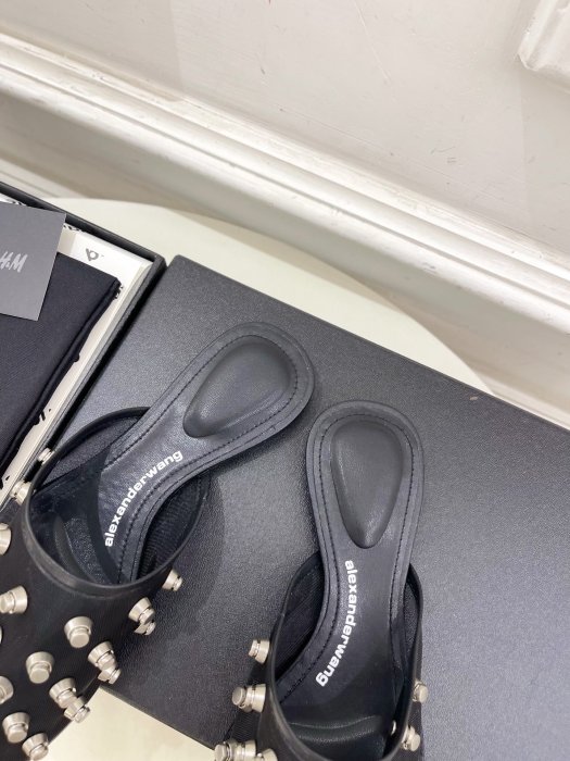 Шлепанцы женские фото 7