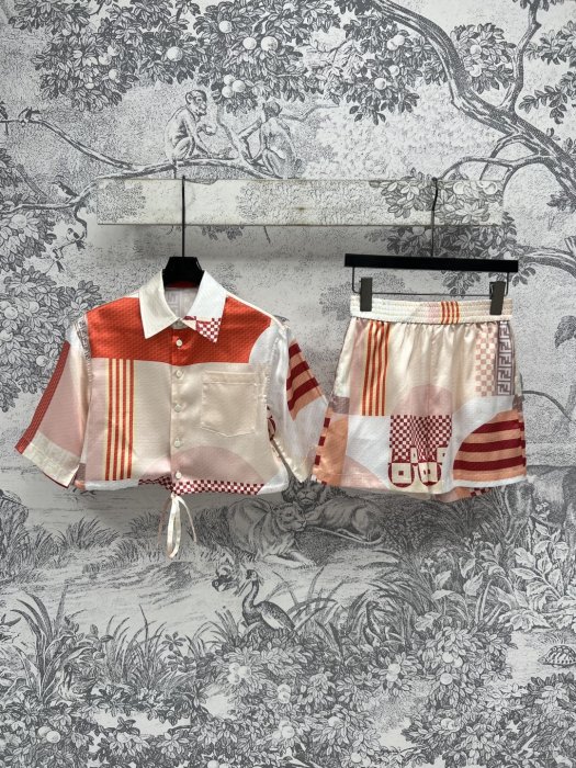 Костюм женский