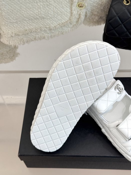 Шлепанцы женские фото 9